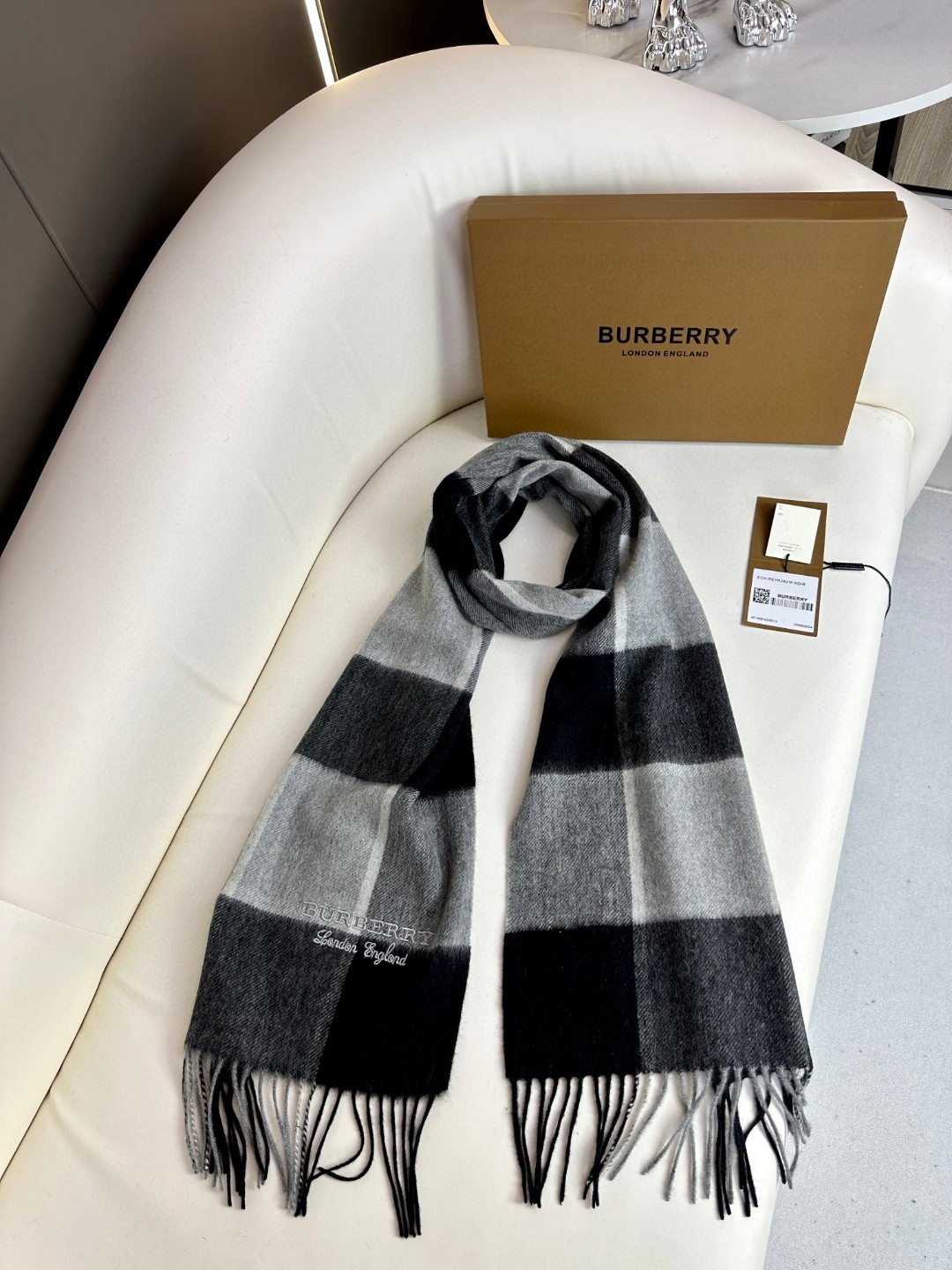 1705412567.0681mqdjCzuIZLBurberry  5.jpg