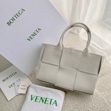 보테가베네타 Bottega Veneta Arco tote 토트백 609175 화이트