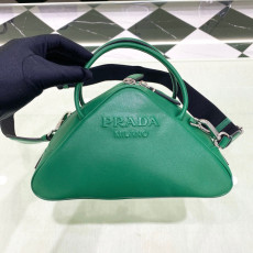 프라다 Prada 1BB082 탑 핸들백 25CM