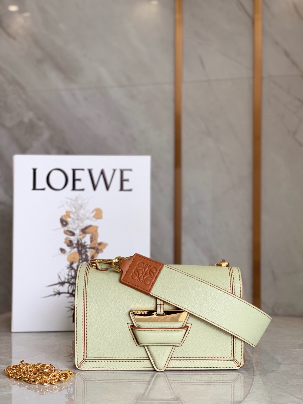 로에베 Loewe 크로스 백 24CM