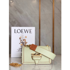 로에베 Loewe 크로스 백 24CM