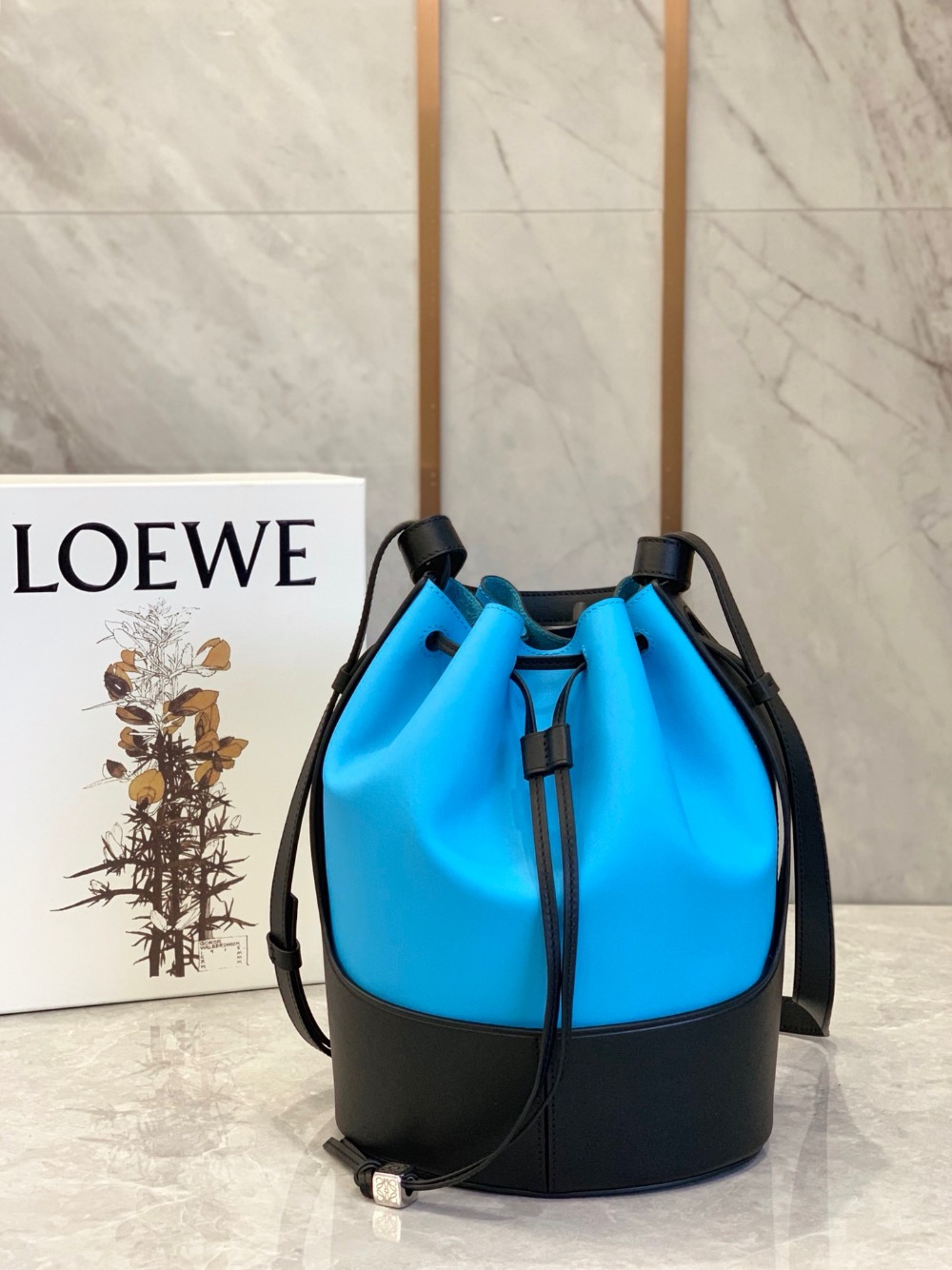 로에베 Loewe 버킷 백 31CM