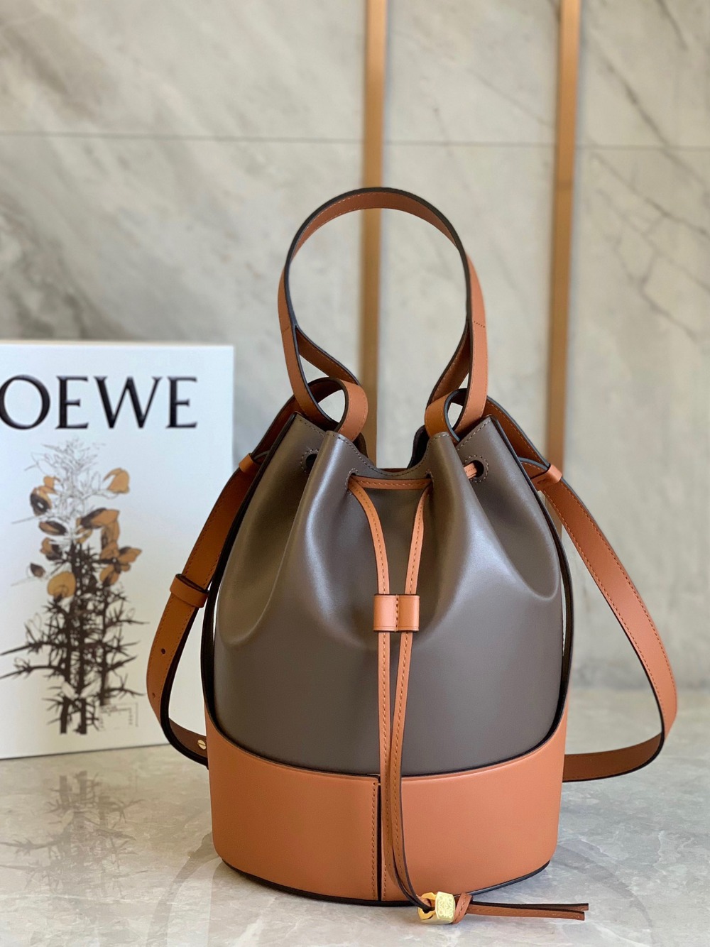 로에베 Loewe 버킷 백 31CM