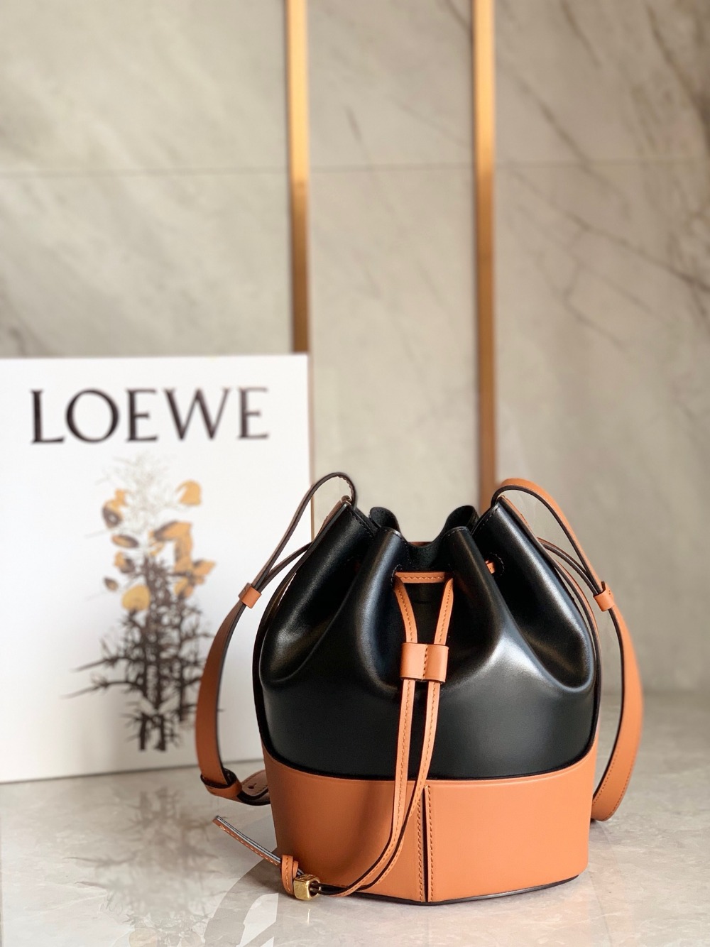 로에베 Loewe 버킷 백 25CM