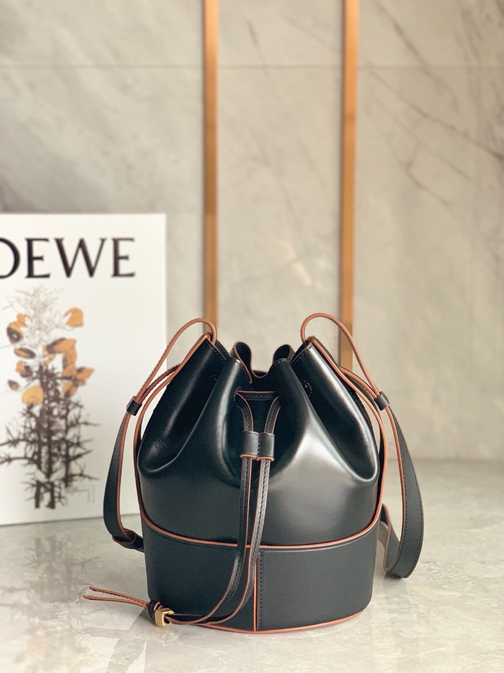 로에베 Loewe 버킷 백 25CM