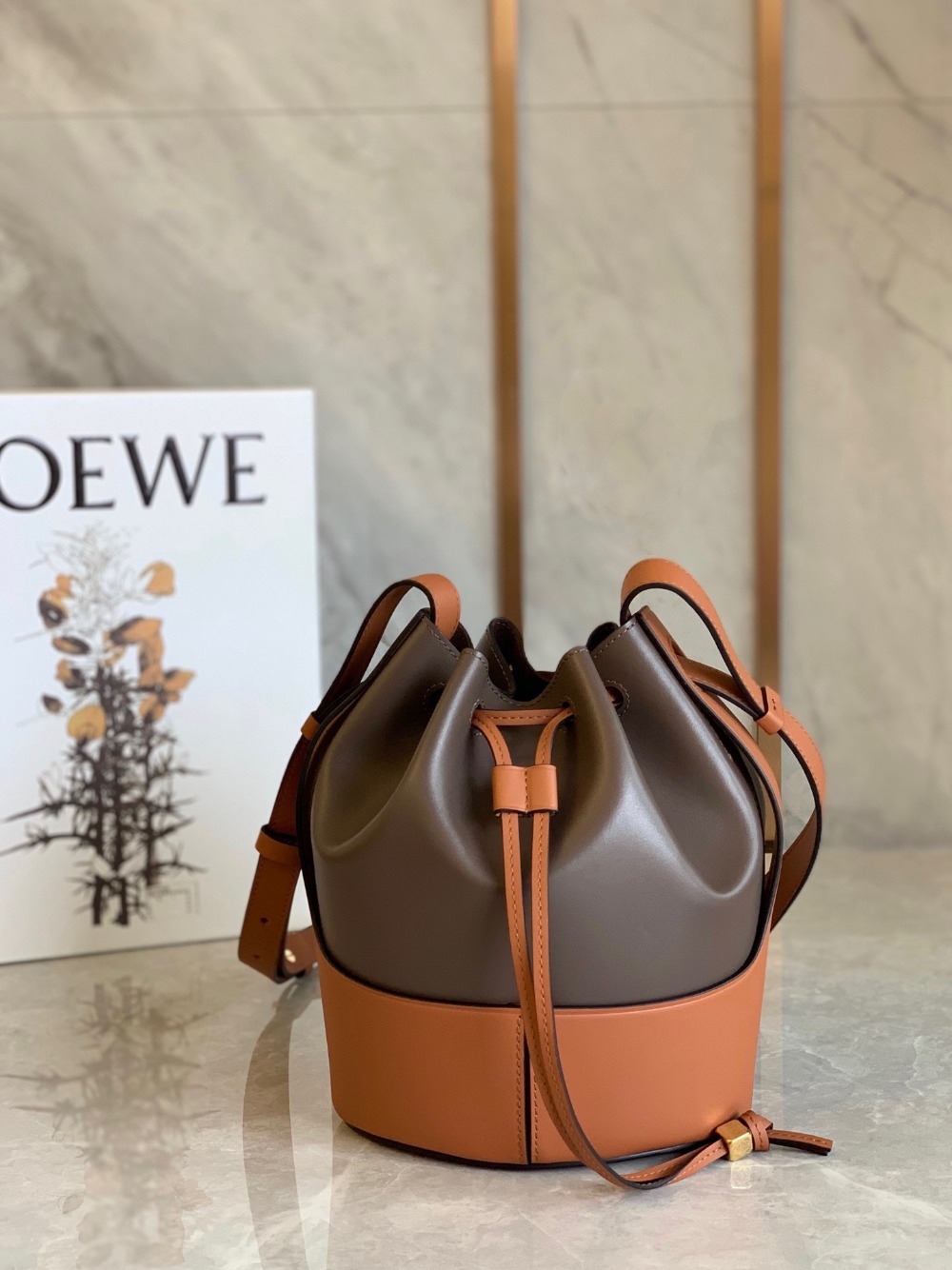 로에베 Loewe 버킷 백 25CM