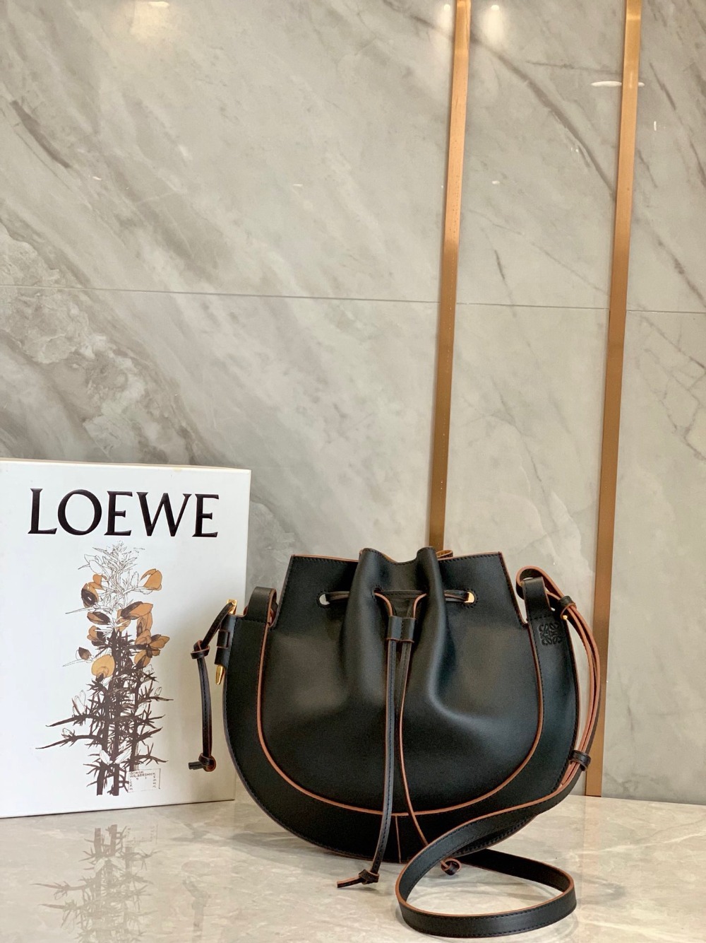 로에베 Loewe 버킷 백 27CM