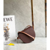 로에베 Loewe 스몰 힐 파우치 - 소프트 카프스킨 19.5CM