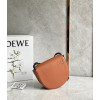 로에베 Loewe 스몰 힐 파우치 - 소프트 카프스킨 19.5CM