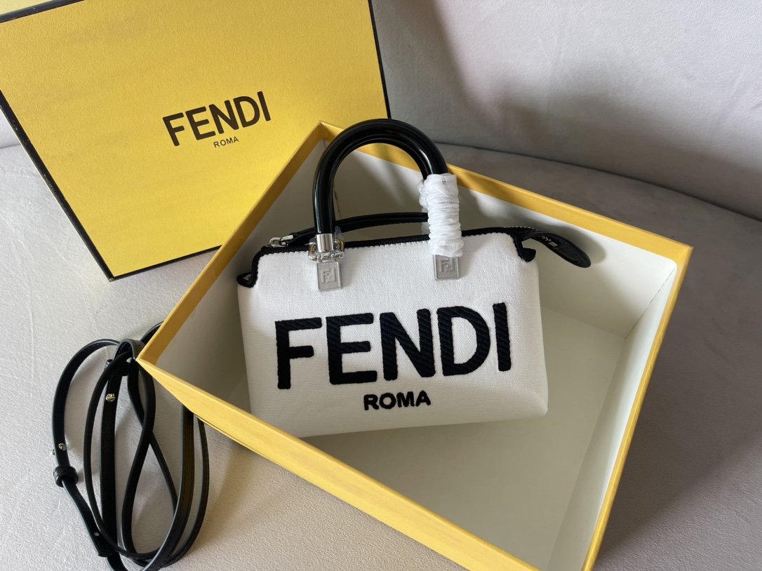 Fendi 펜디 바이더웨이 캔버스 미니 보스턴백 20.5cm